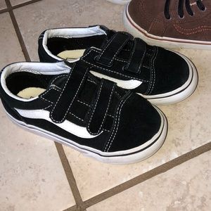 Toddler Boy classic black Vans ♣️